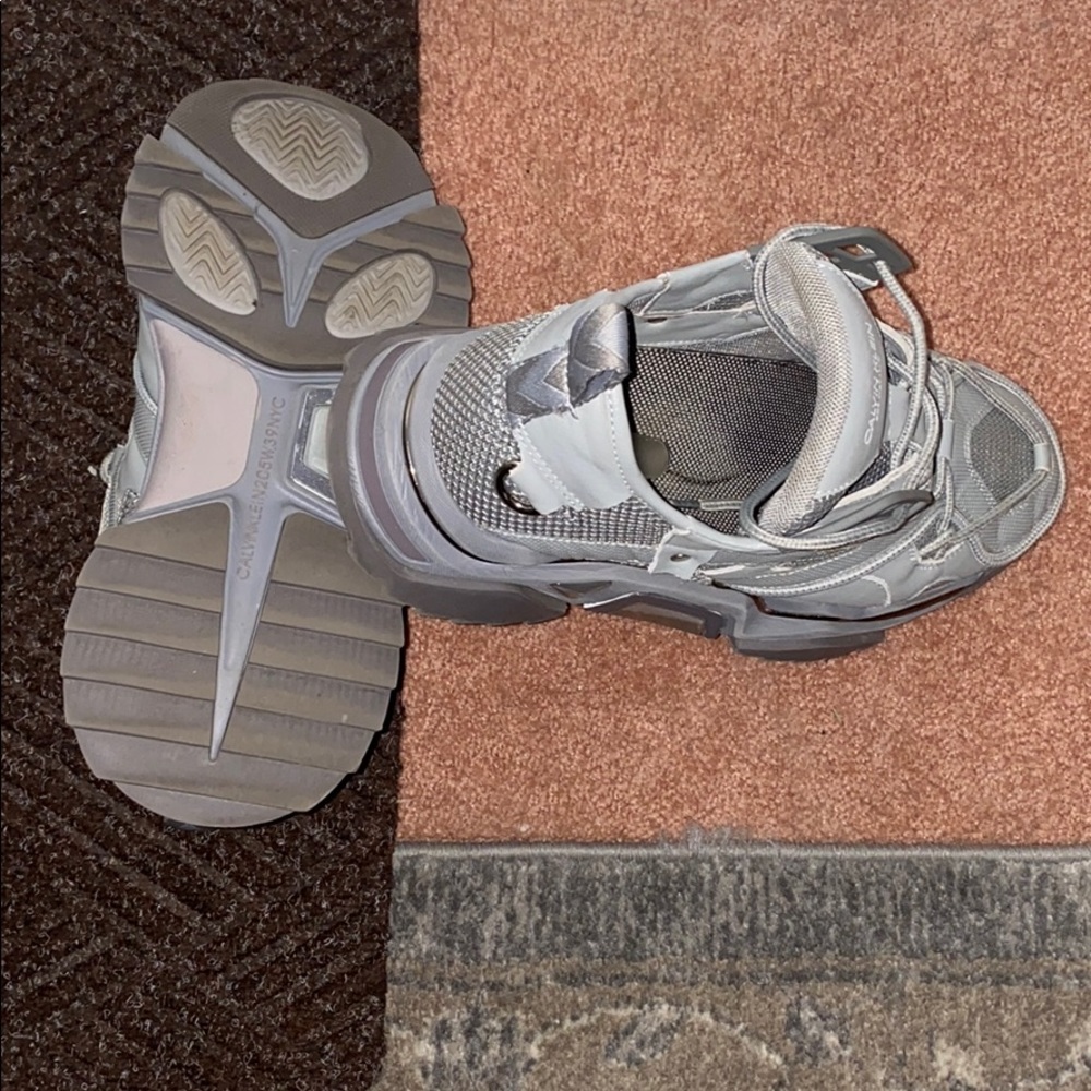 Shoe - Picture 2 of 4